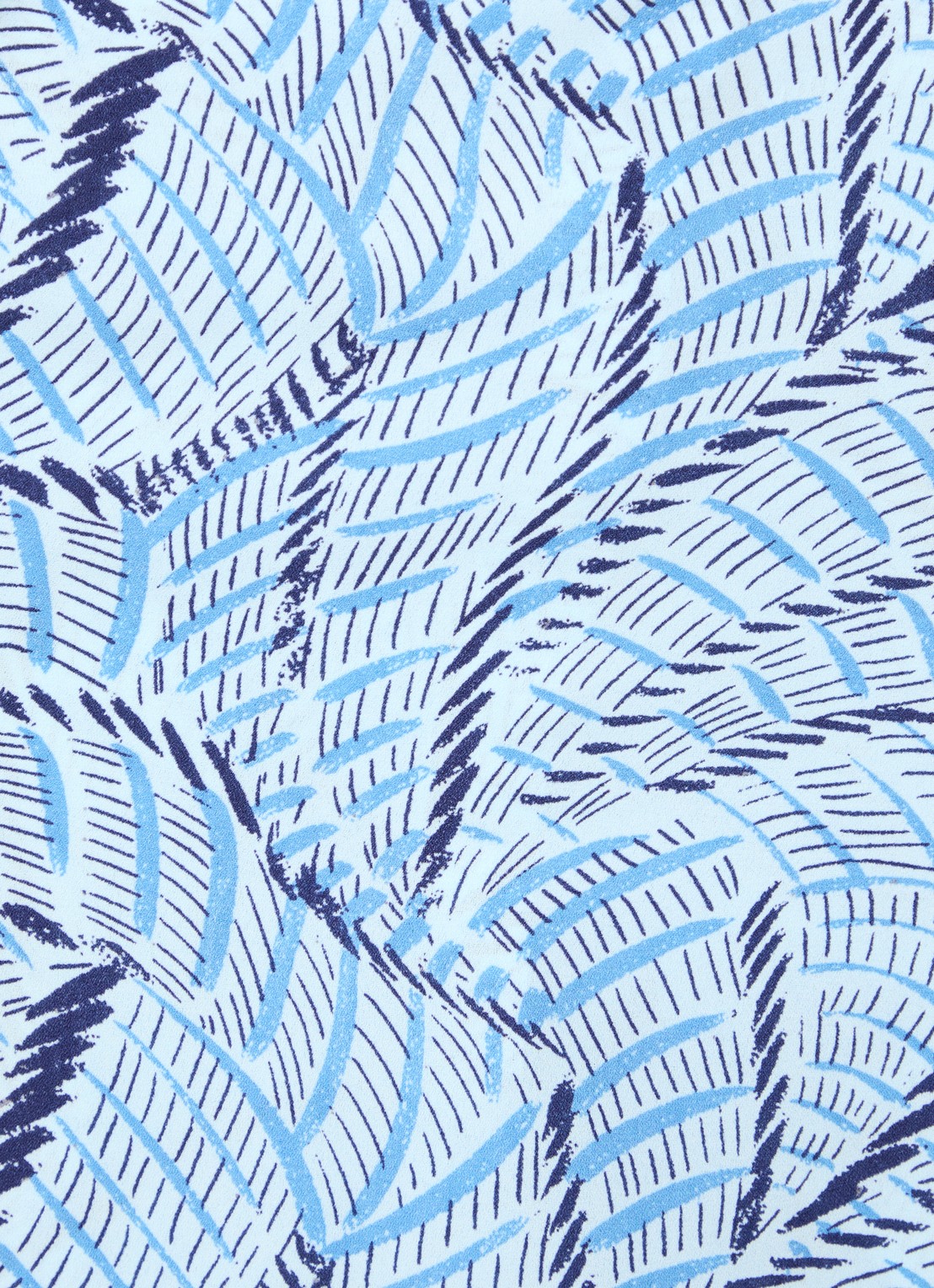 NYDJ Pintuck blouse met V-hals en print - detail 3 lichtblauw
