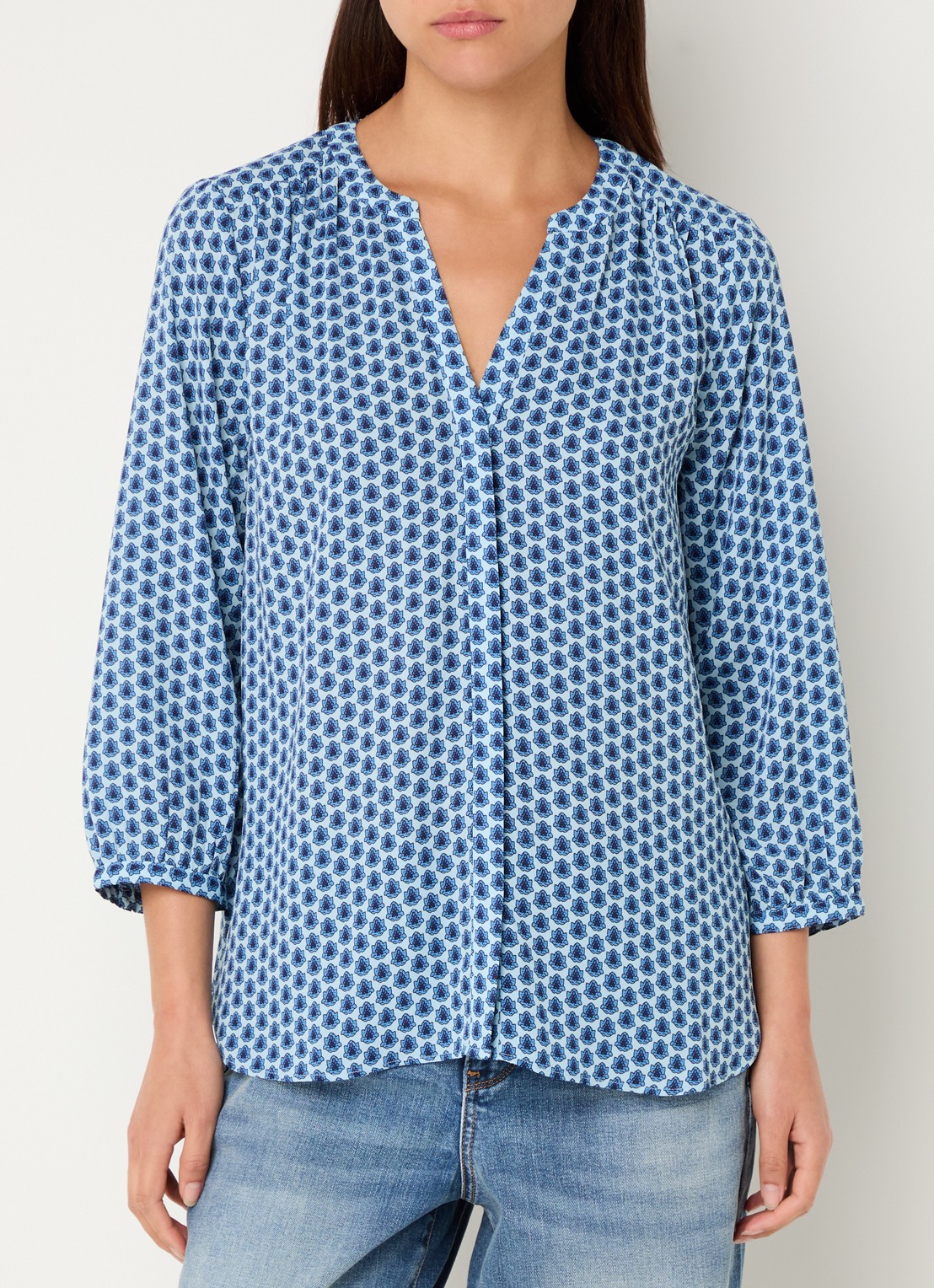 NYDJ Pintuck blouse met V-hals en print - detail petrol
