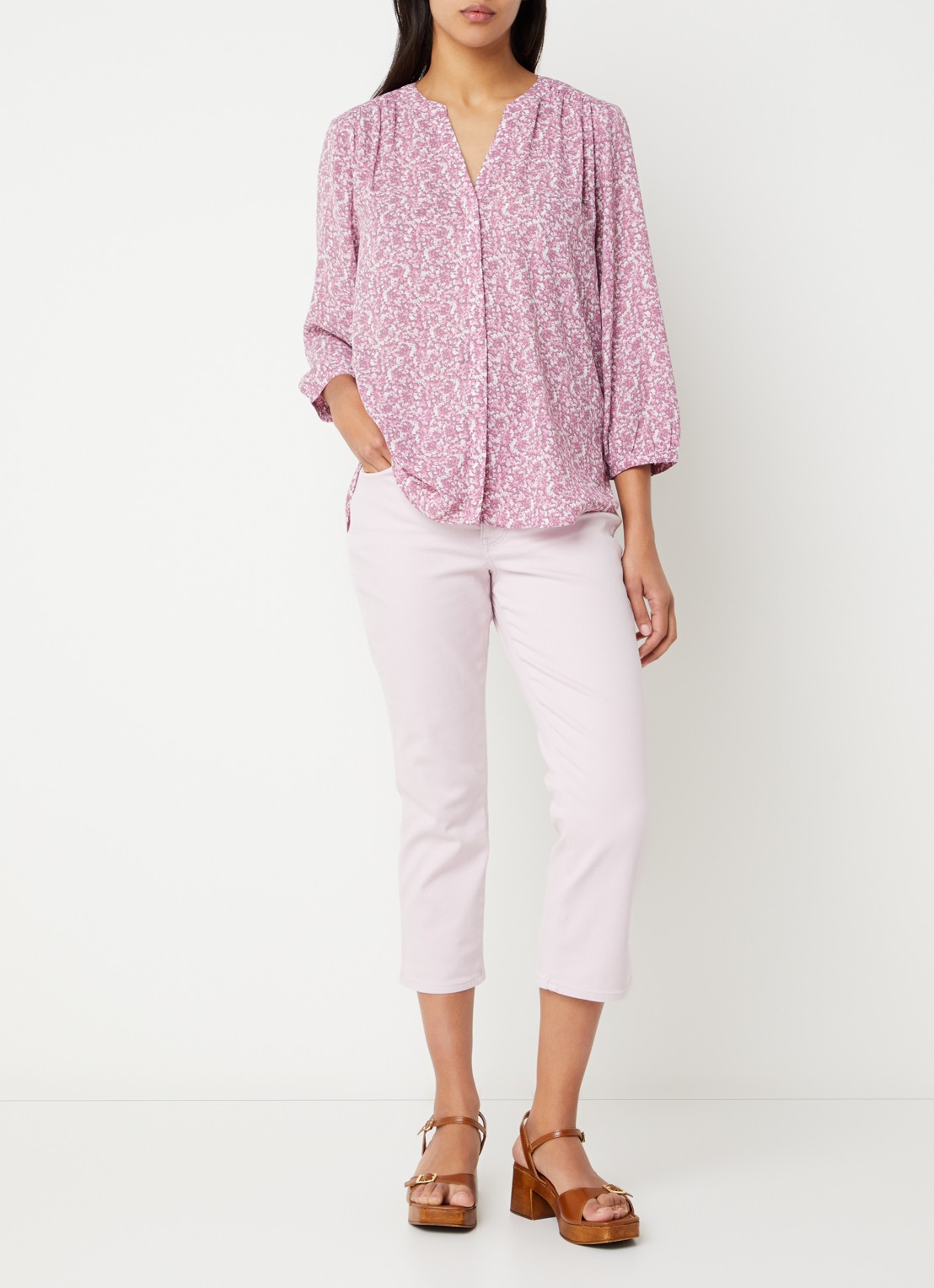 NYDJ Pintuck blouse met V-hals en print - voorkant 3 oudroze