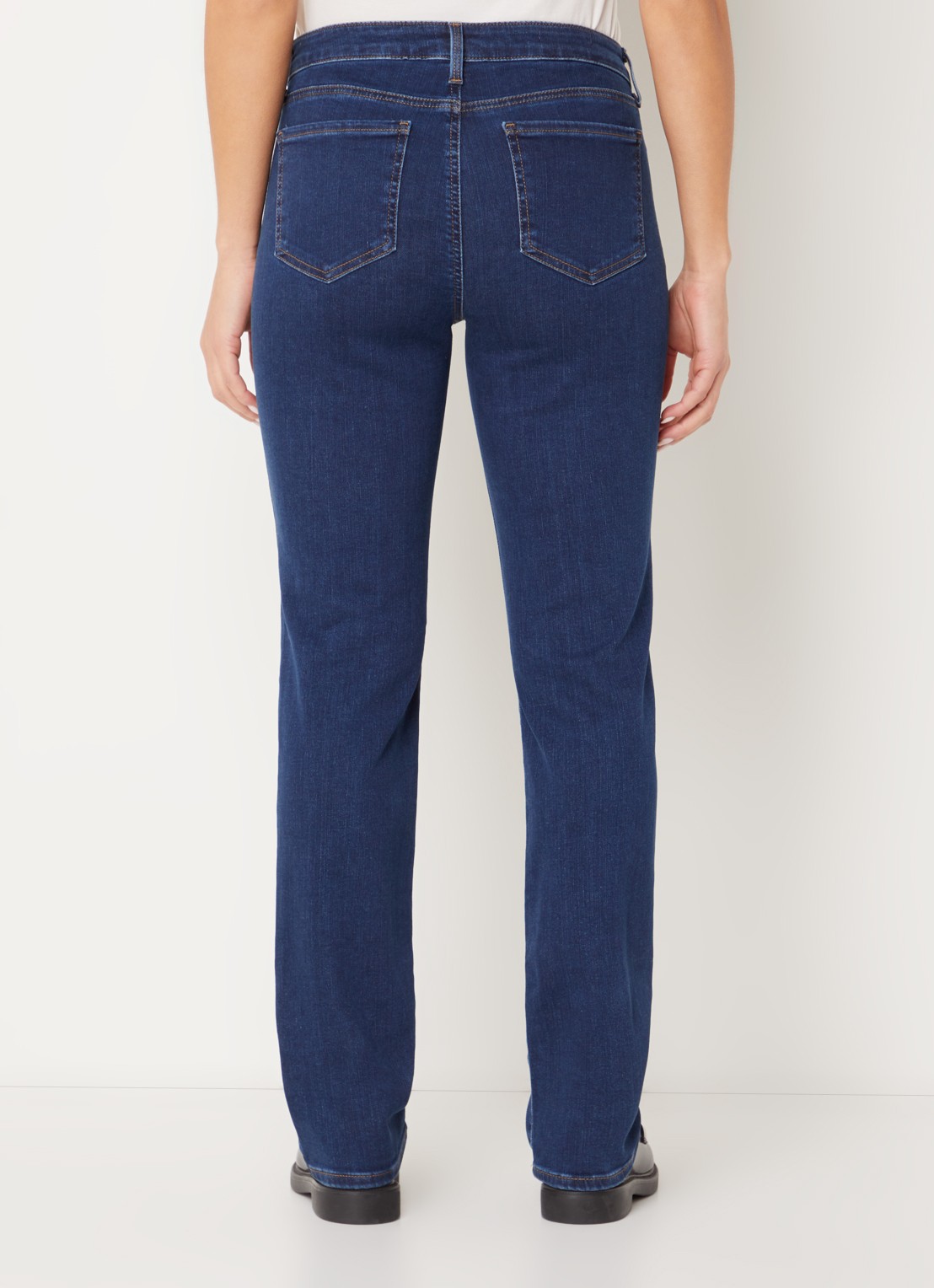 NYDJ Sheri mid waist slim fit jeans met stretch - achterkant 5 middenblauw