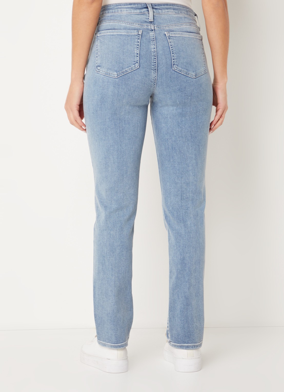 NYDJ Sheri mid waist slim fit jeans met stretch - achterkant 3 lichtblauw