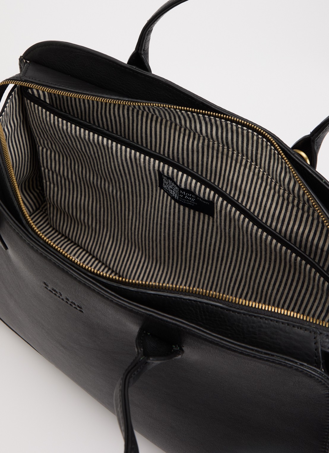 O My Bag Alma schoudertas van leer met 16 inch laptopvak  - detail 2 zwart