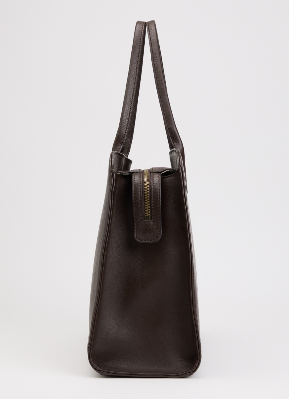 O My Bag Alma schoudertas van leer met 16 inch laptopvak  - detail 3 chocoladebruin