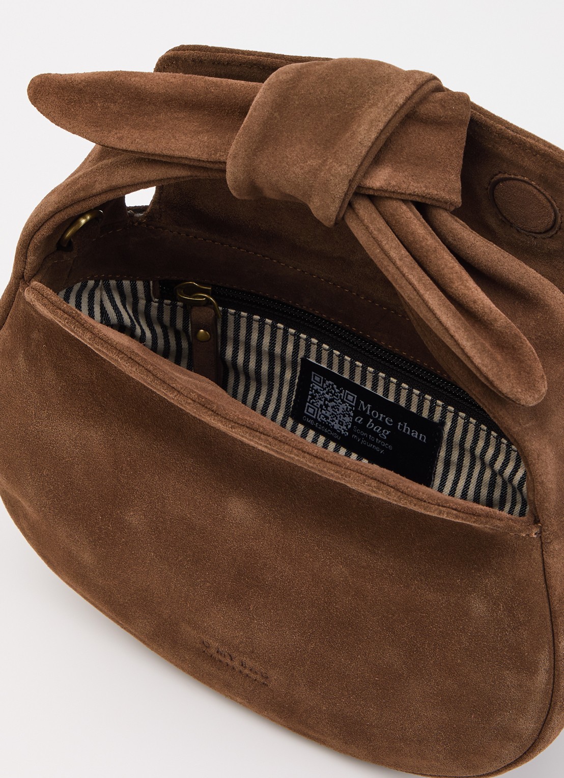 O My Bag Coco Croissant handtas van suède met afneembare schouderiem - detail 2 donkerbruin