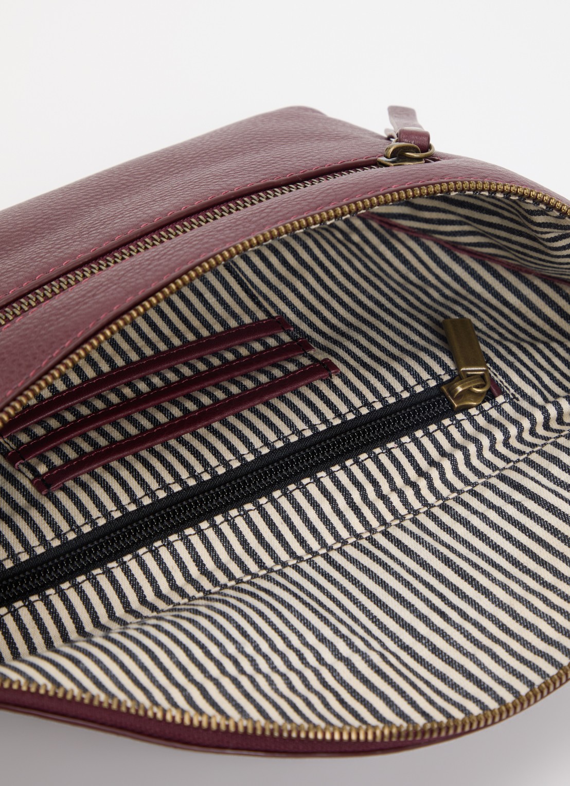 O My Bag Drew schoudertas van leer - detail kersenrood