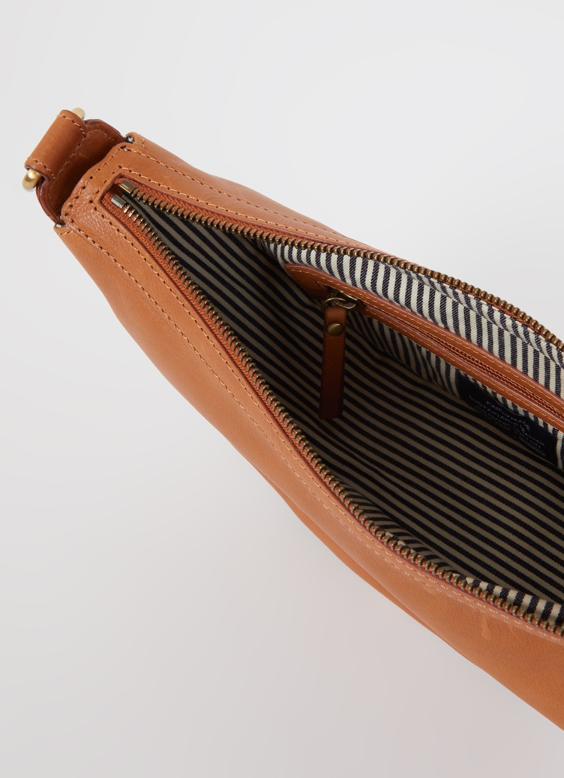 O My Bag Leo crossbodytas van leer - detail 3 roestbruin