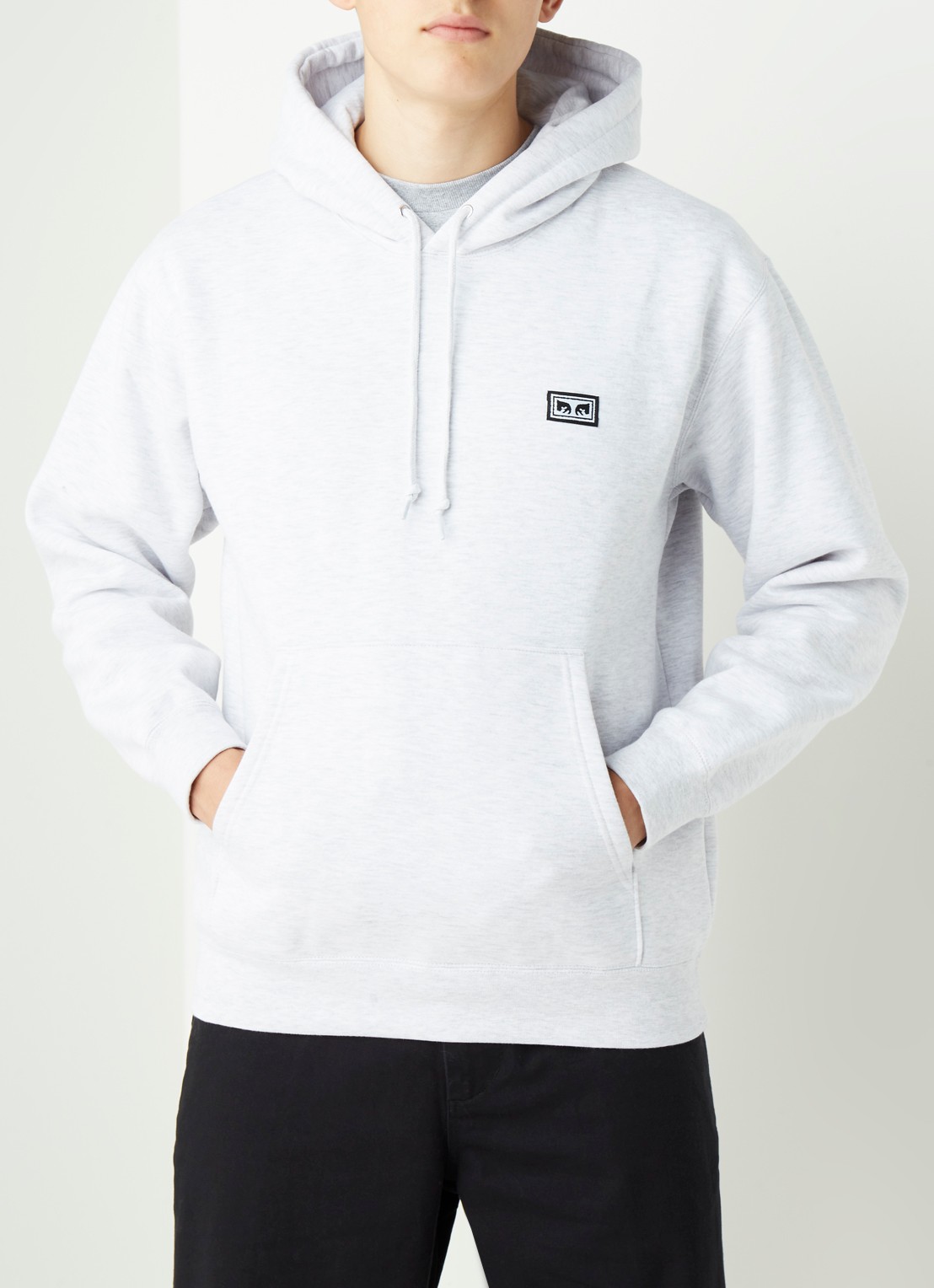 Obey All eyez hoodie met logopatch - detail 3 grijsmele