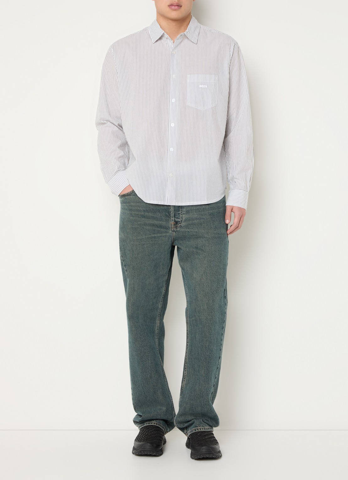 Obey Isaac regular fit overhemd met streepprint en borstzak - voorkant 2 zwart
