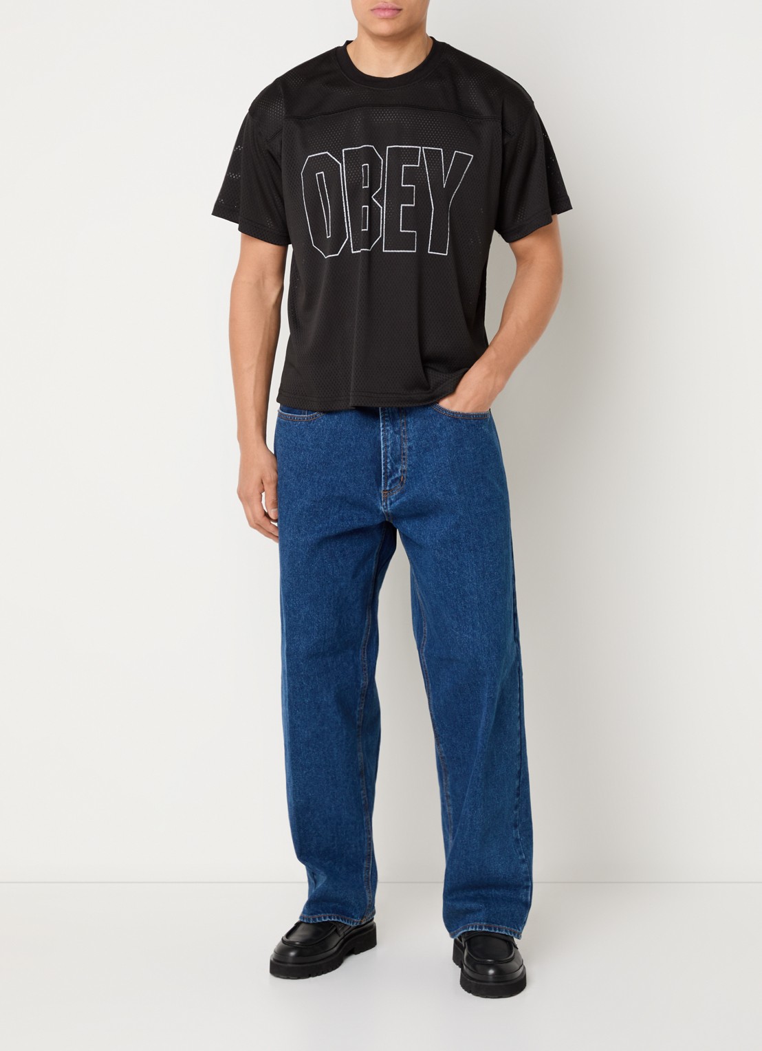 Obey Johnson Practice T-shirt van mesh met logoprint - voorkant 2 zwart