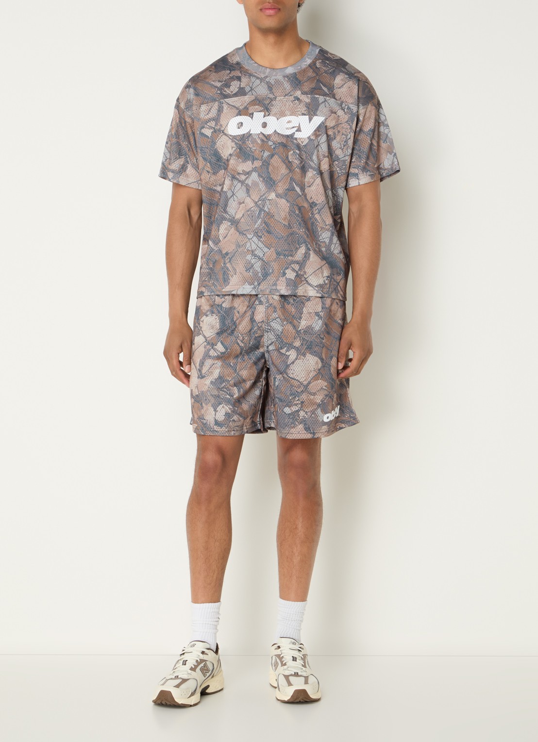 Obey Practice T-shirt met camouflageprint - voorkant 2 beige