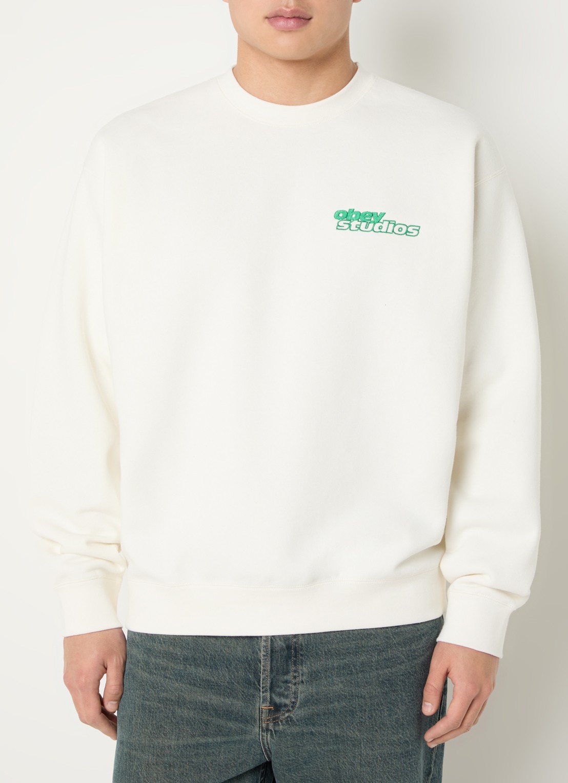 Obey Tonic sweater met logoborduring - achterkant 3 gebroken wit