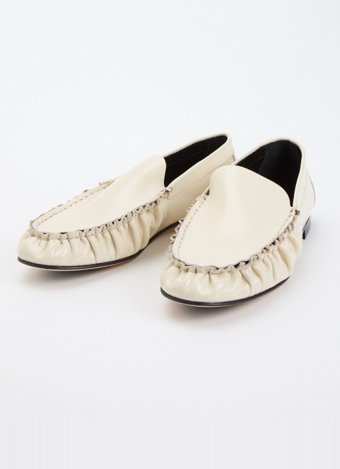 Odare Elena loafer van leer met lakfinish - detail gebroken wit