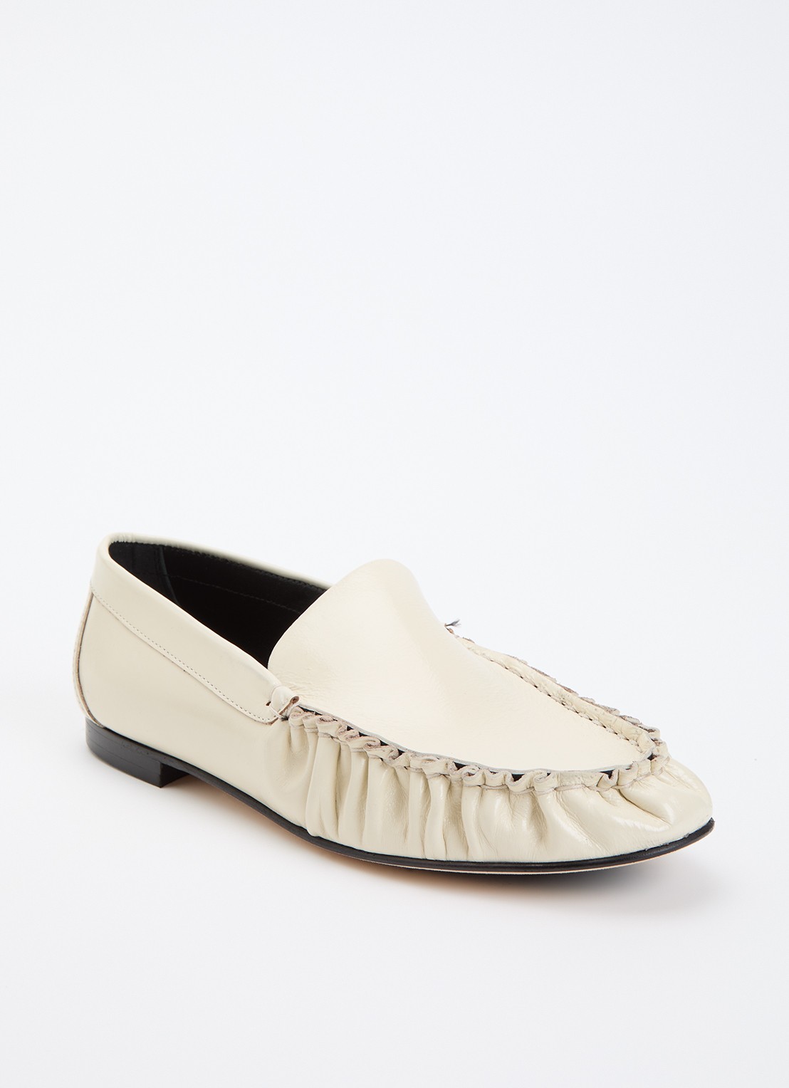 Odare Elena loafer van leer met lakfinish - voorkant 4 gebroken wit