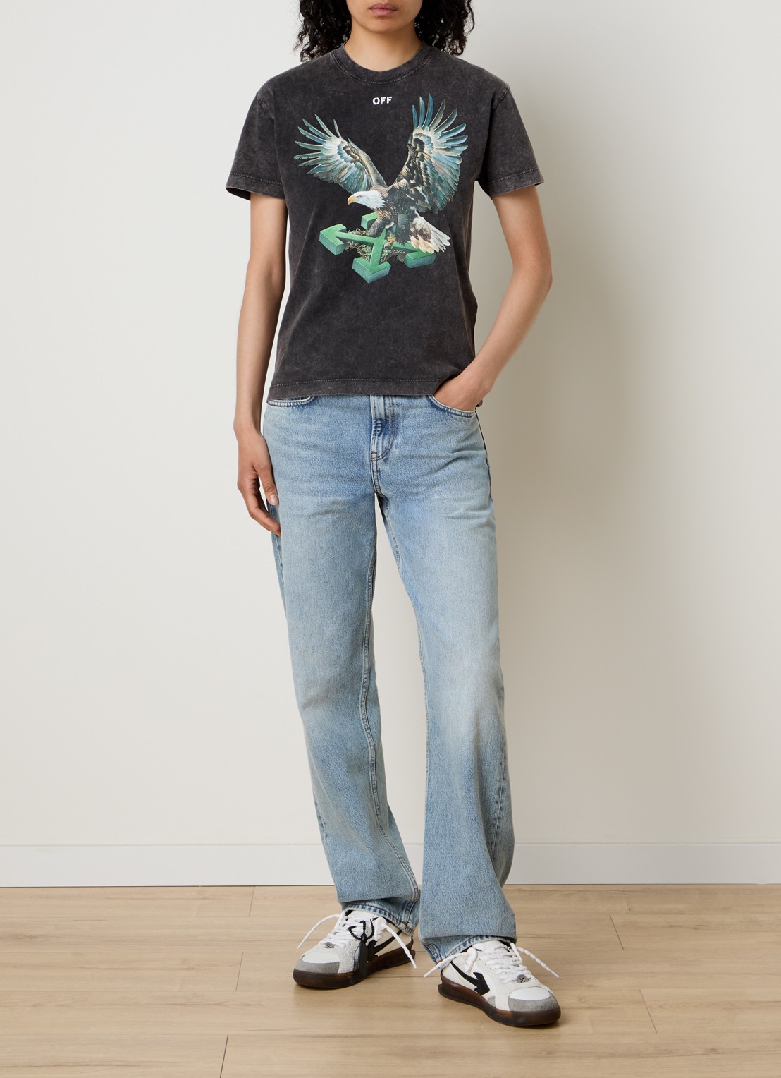 Off-White Eagle arrow T-shirt met front- en backprint - voorkant 2 zwart