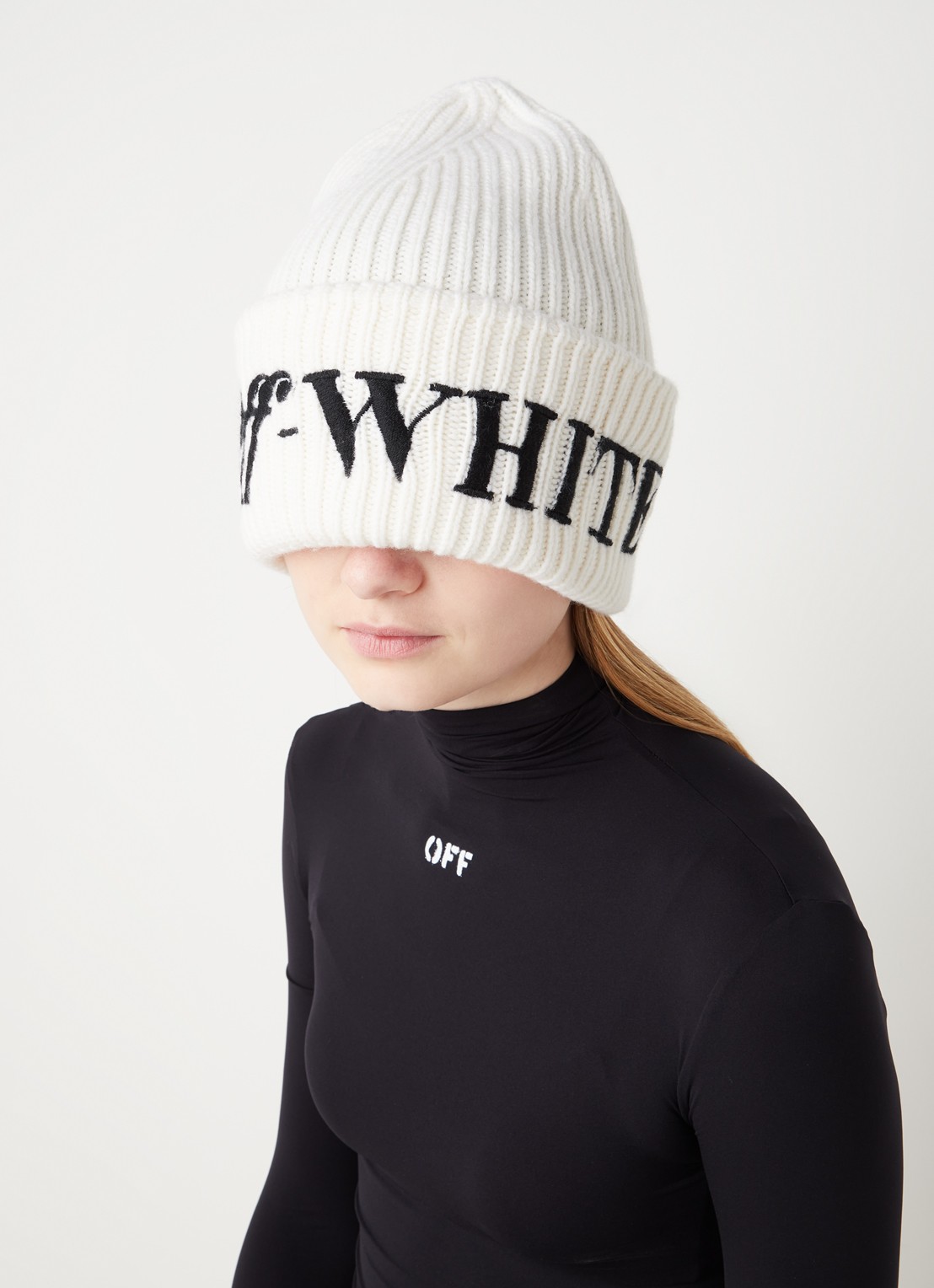 Off-White Grofgebreide muts van wol met logoborduring - voorkant 2 gebroken wit