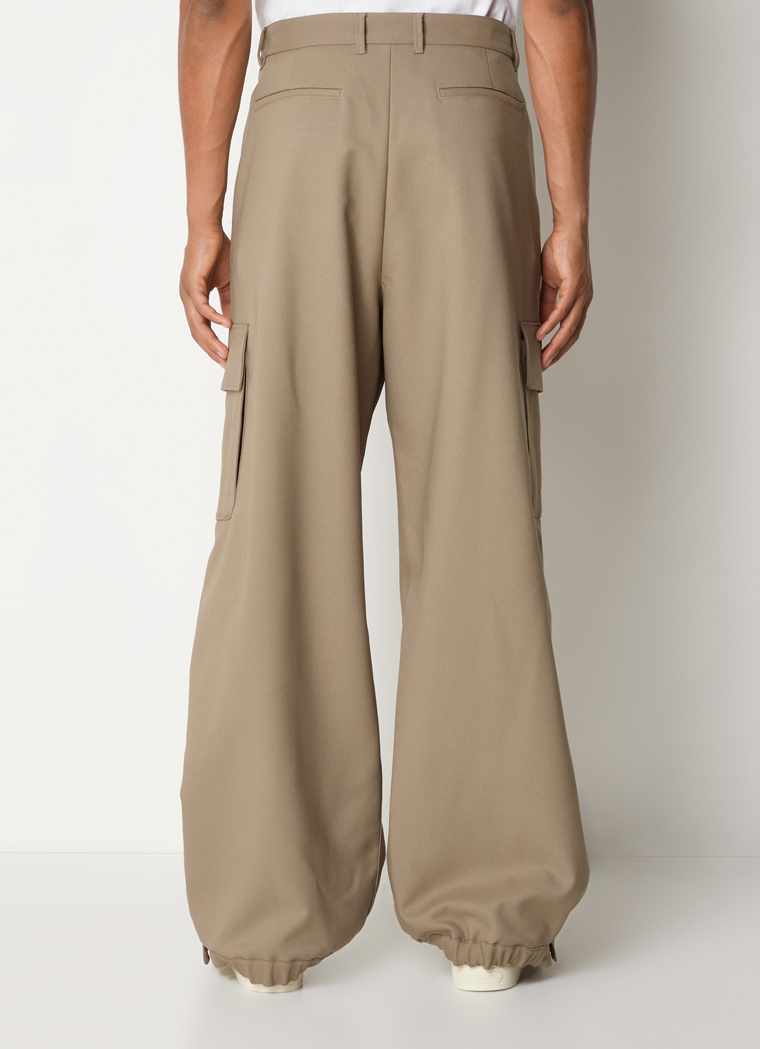 Off-White Ow Emb Drill wide fit cargobroek met klepzakken - achterkant beige