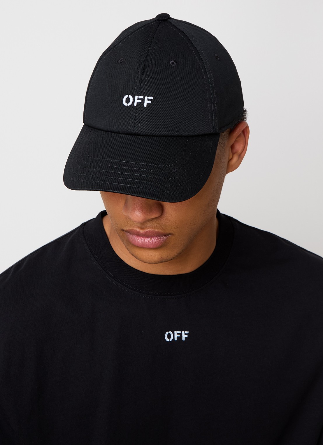 Off-White Pet met logoborduring - voorkant 3 zwart
