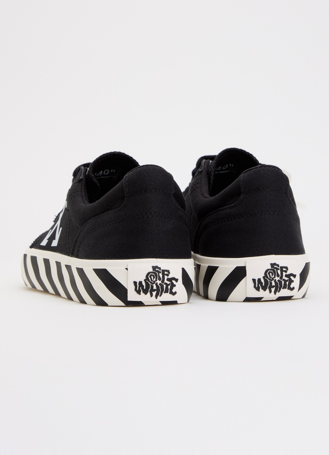 Off-White Vulcanized Undercut sneaker met logo - achterkant zwart