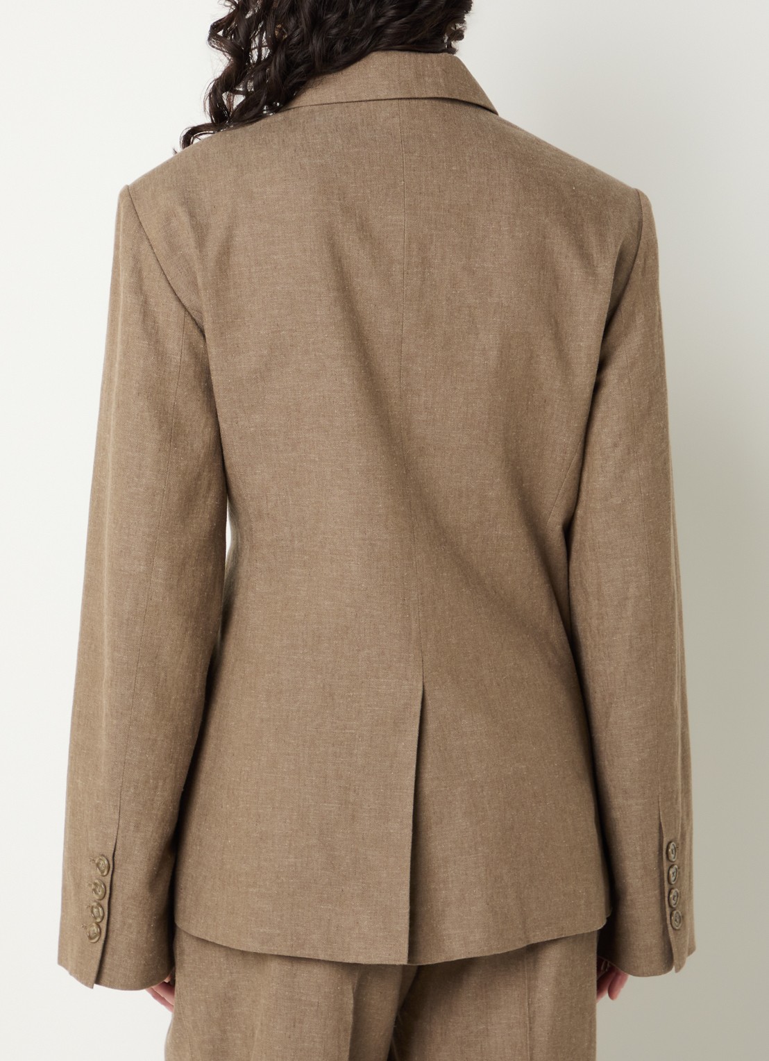 OLAF Blazer in wolblend met asymmetrische sluiting - achterkant taupe