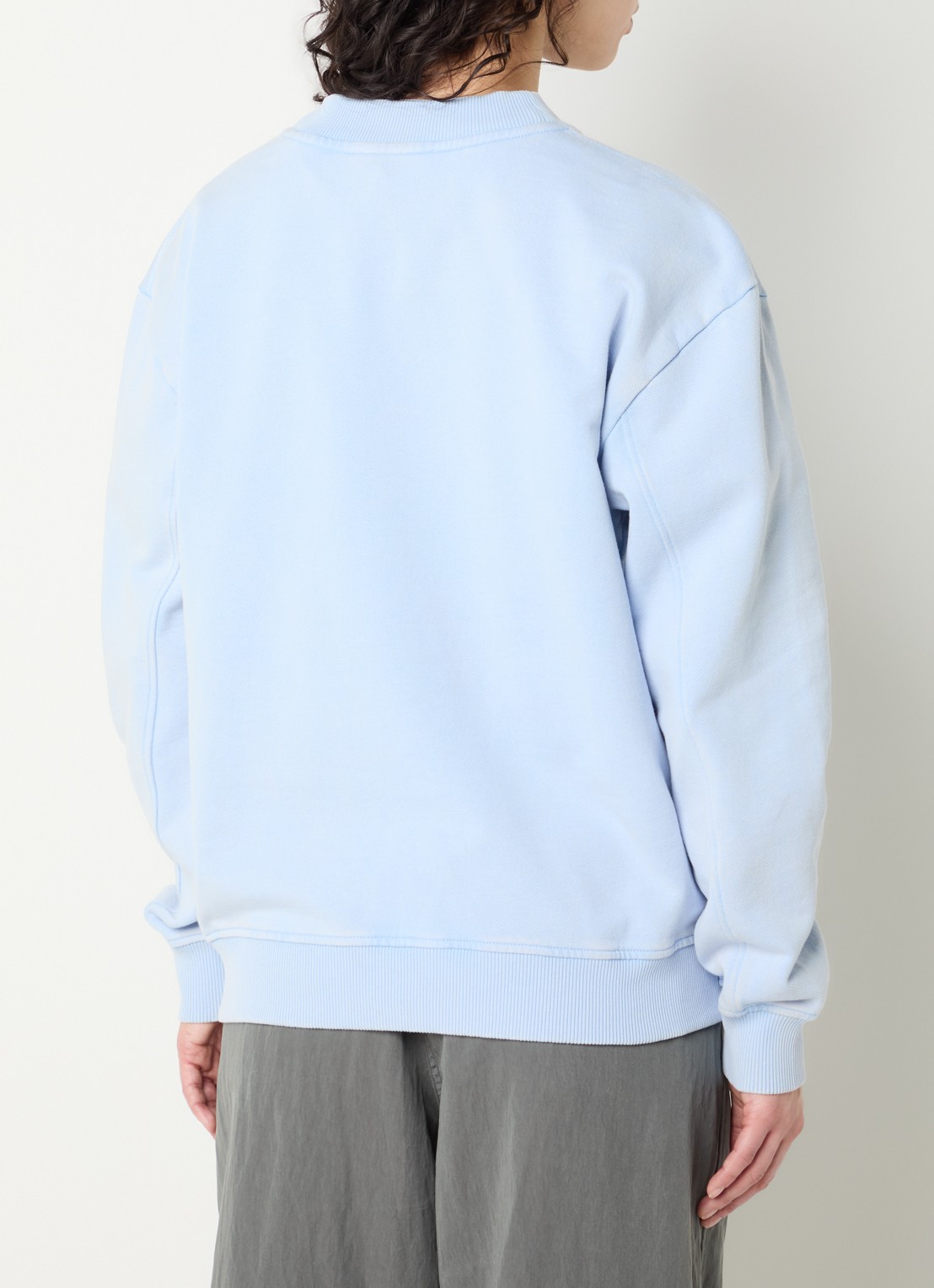 OLAF Essential sweater met logoborduring - achterkant lichtblauw