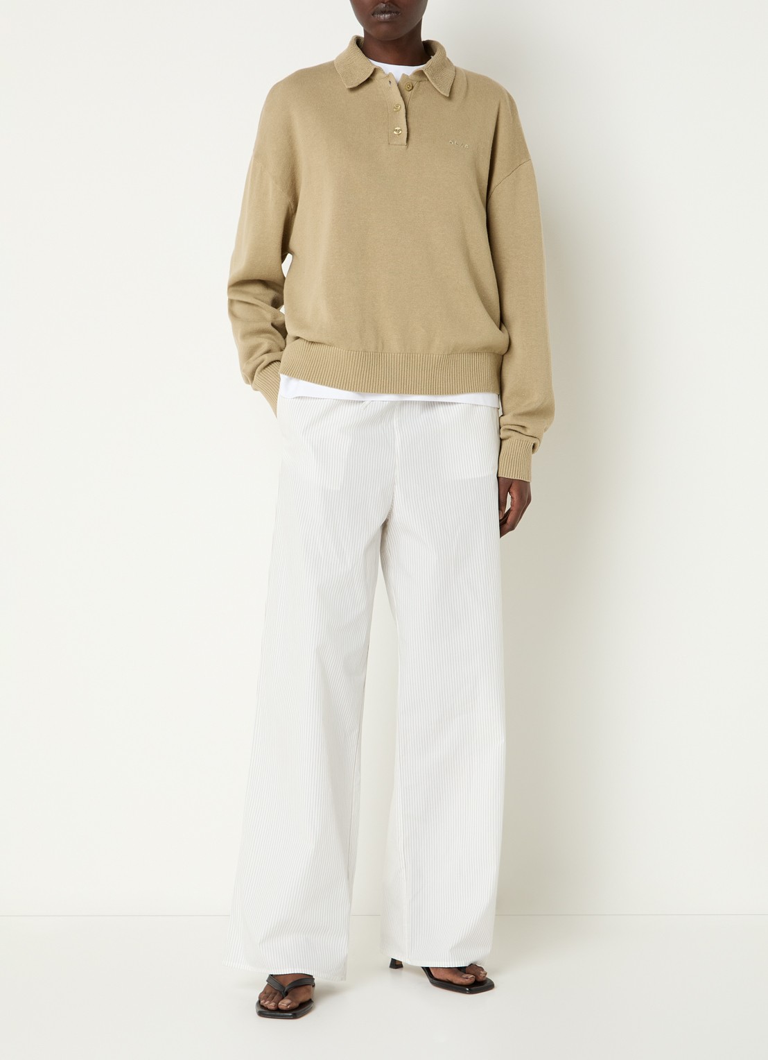 OLAF Grofgebreide polo in linnenblend met logoborduring - voorkant 2 beige