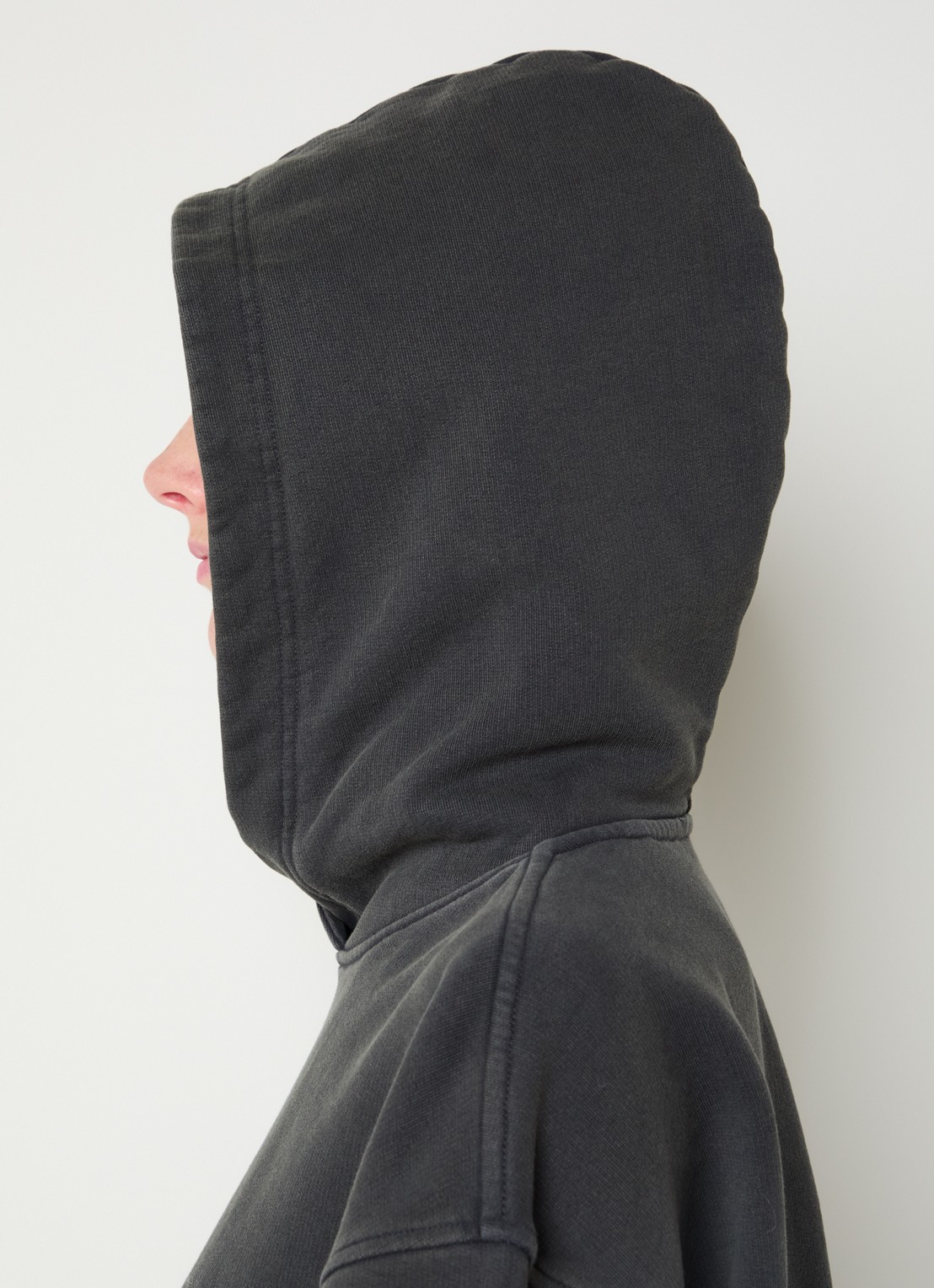 OLAF Hoodie met logo - detail 2 antraciet