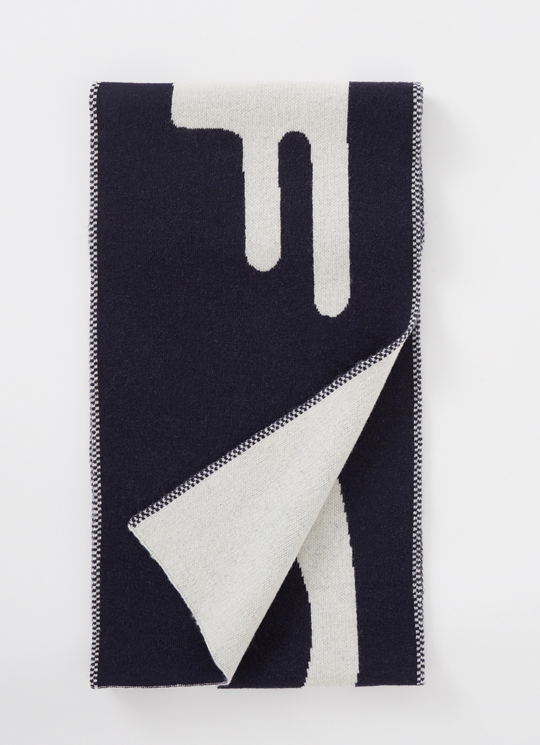 OLAF Logo sjaal in wolblend met ingebreid patroon 200 x 30 cm - voorkant 2 donkerblauw