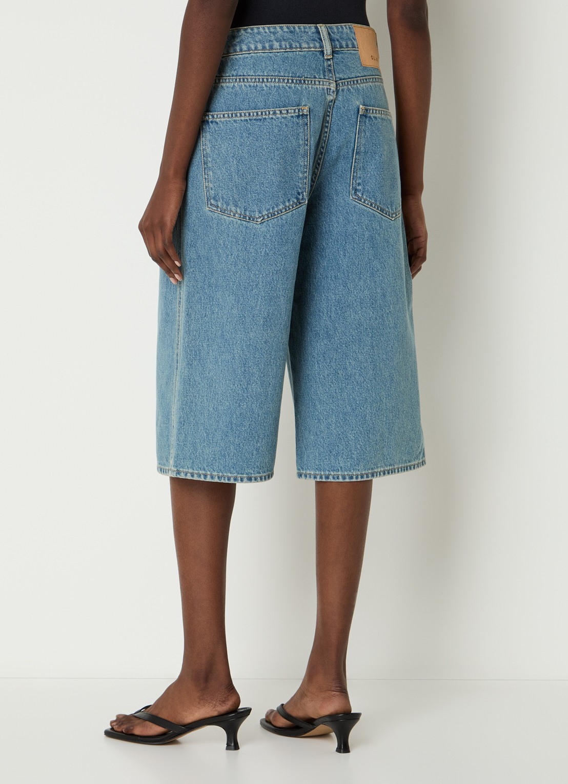 OLAF Mid waist wide leg driekwart jeans met medium wassing  - achterkant indigo