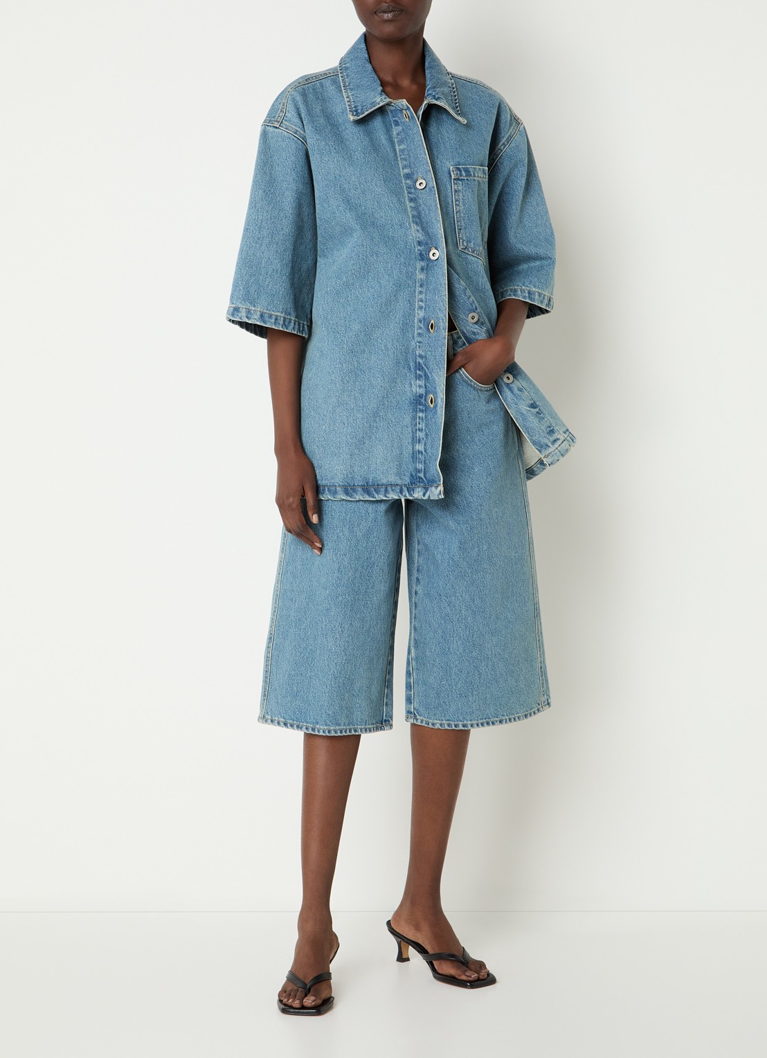 OLAF Mid waist wide leg driekwart jeans met medium wassing  - voorkant 4 indigo