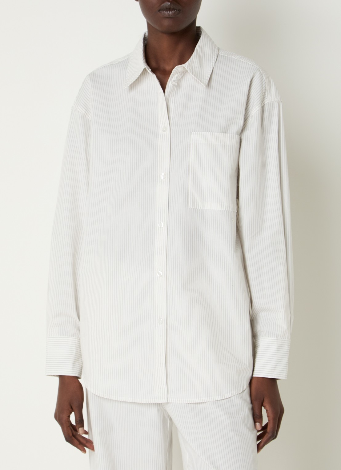 OLAF Oversized blouse met streepprint en borstzak - detail 4 beige