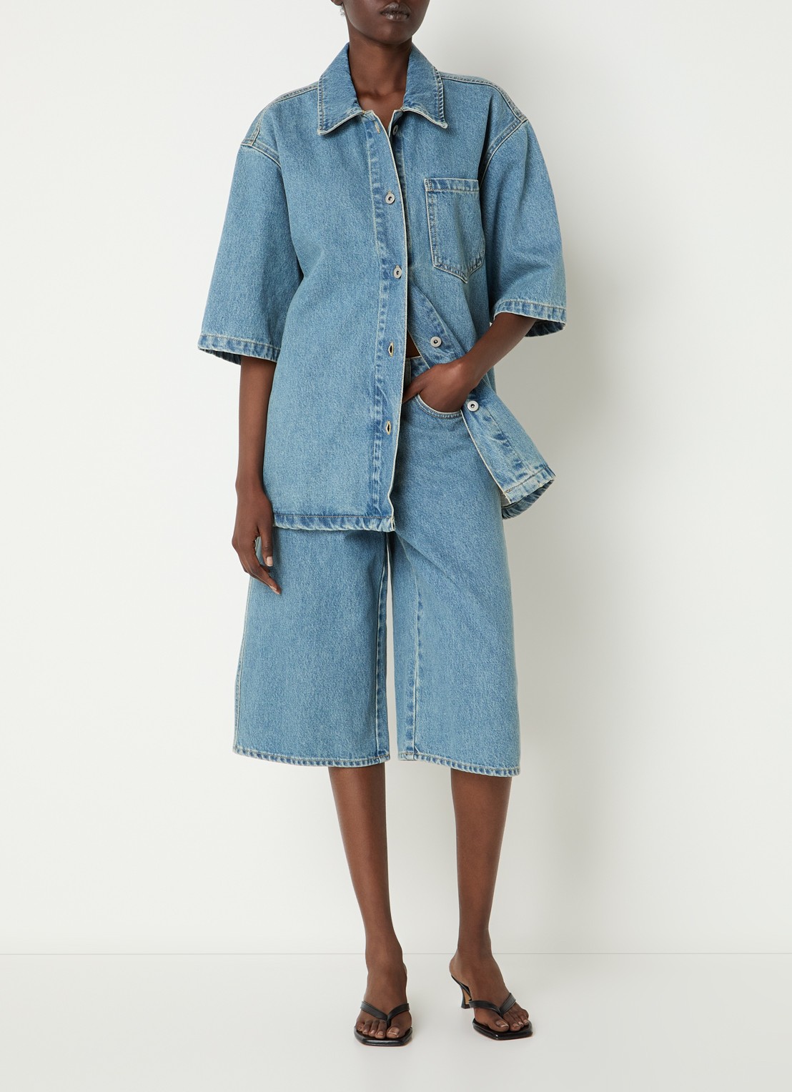 OLAF Oversized spijkerjas met medium wassing en borstzak - voorkant 2 indigo