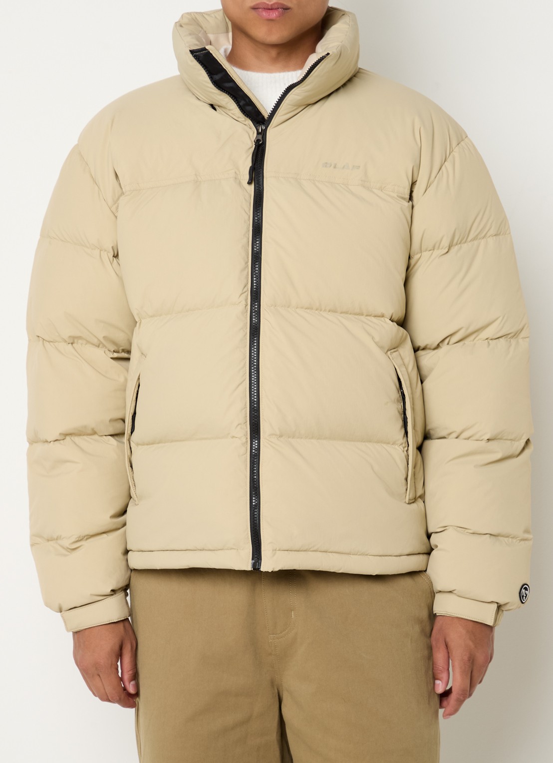 OLAF Puffer jack met ritszakken en opbergbare capuchon - detail 4 beige