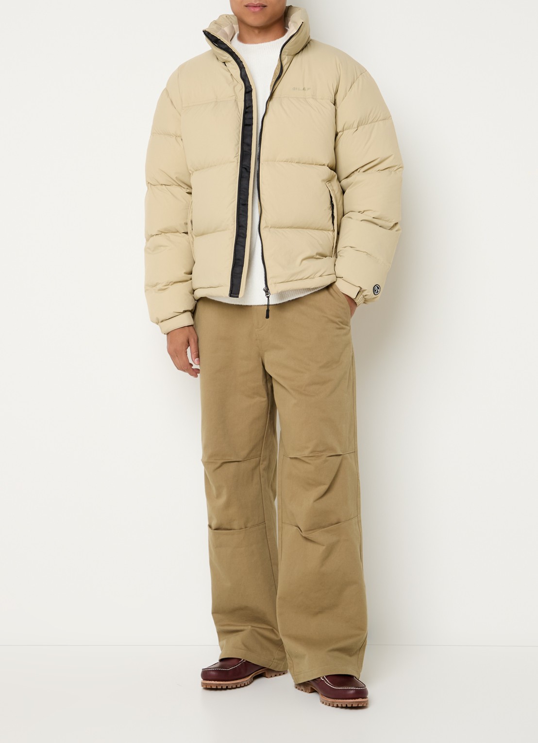 OLAF Puffer jack met ritszakken en opbergbare capuchon - voorkant 2 beige
