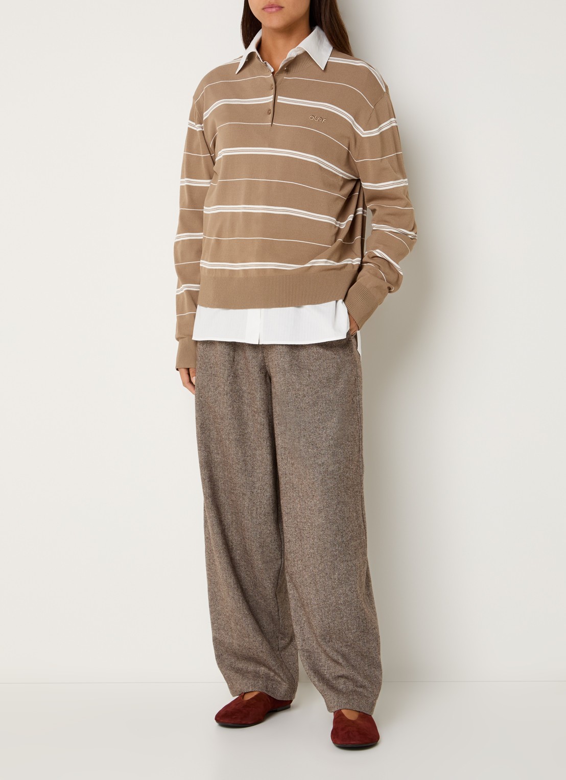 OLAF Pullover met streepprint en logoborduring - voorkant 4 lichtbruin