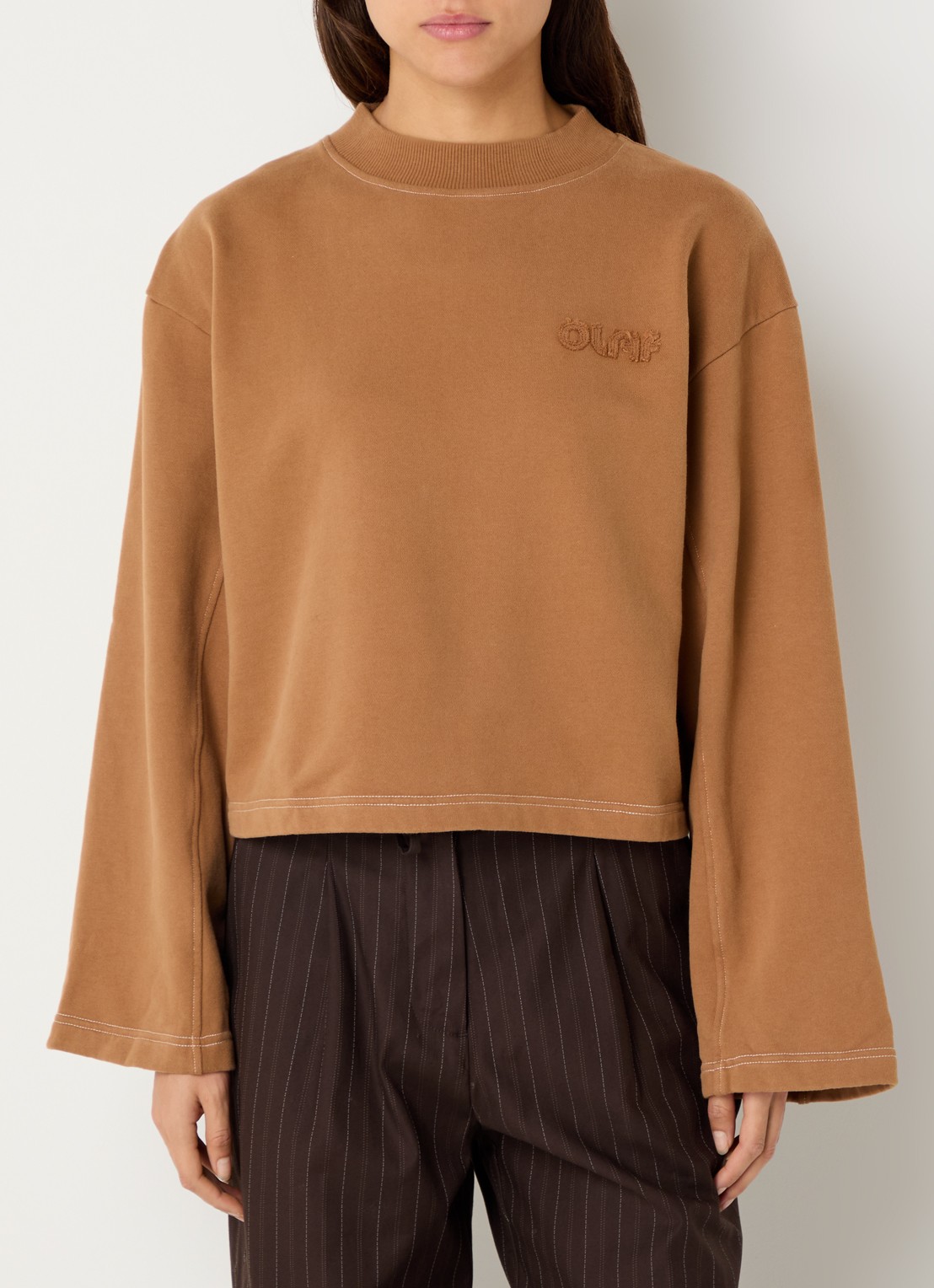 OLAF Sweater met logo - detail 4 bruin