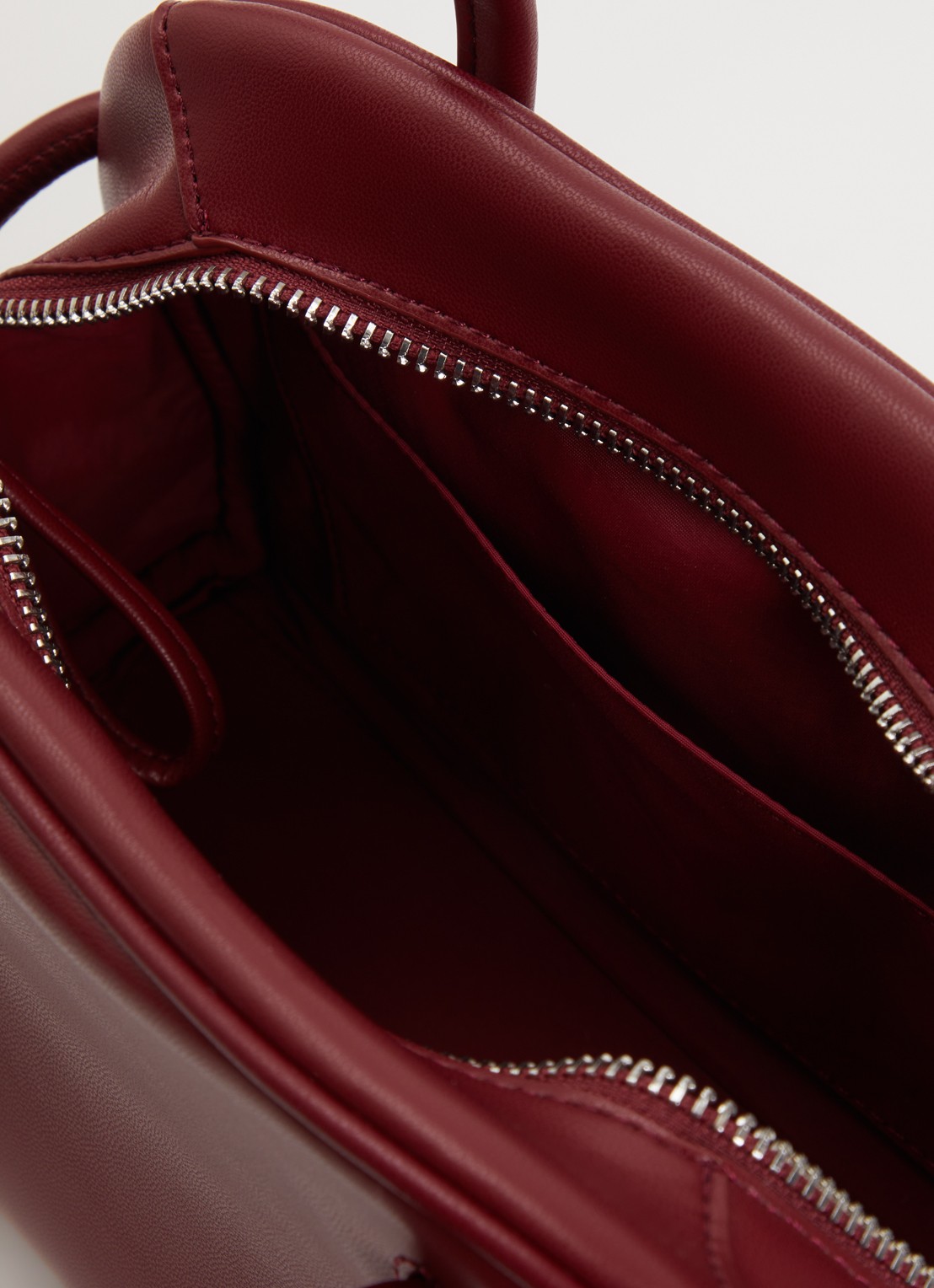Ölend Mini Brooklyn crossbodytas - detail 2 kersenrood