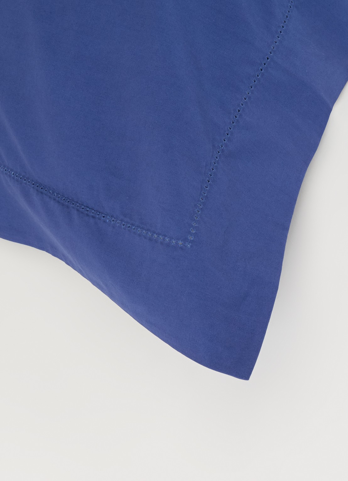 Olivier Desforges ALCOVE   Rouge   Pillow case - voorkant 2 royalblauw