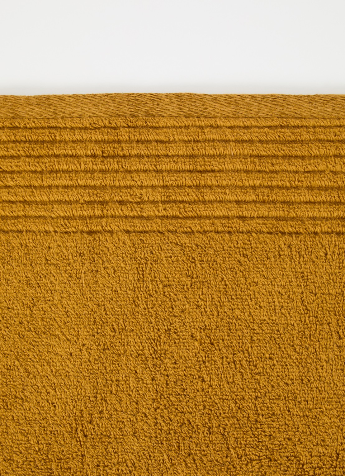 Olivier Desforges Alizee badhanddoek  - 450 gr/m² - 100 x 50 cm - detail 3 mosterd