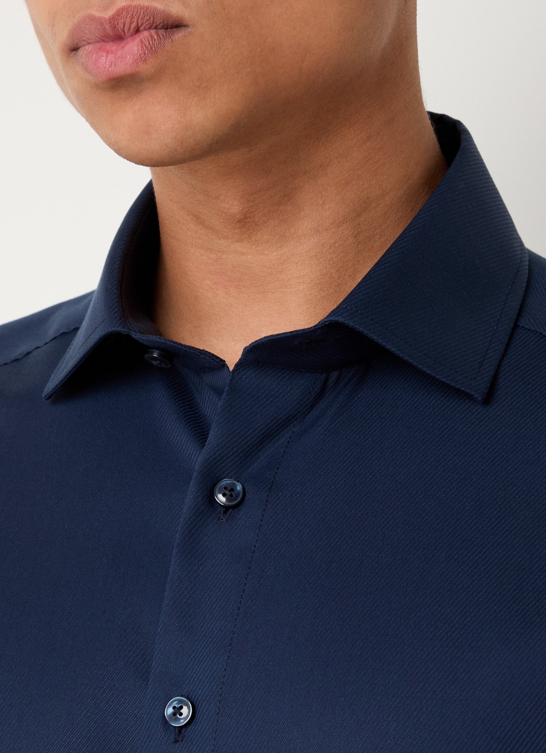 Olymp Luxor modern fit overhemd met borstzak - detail 2 donkerblauw