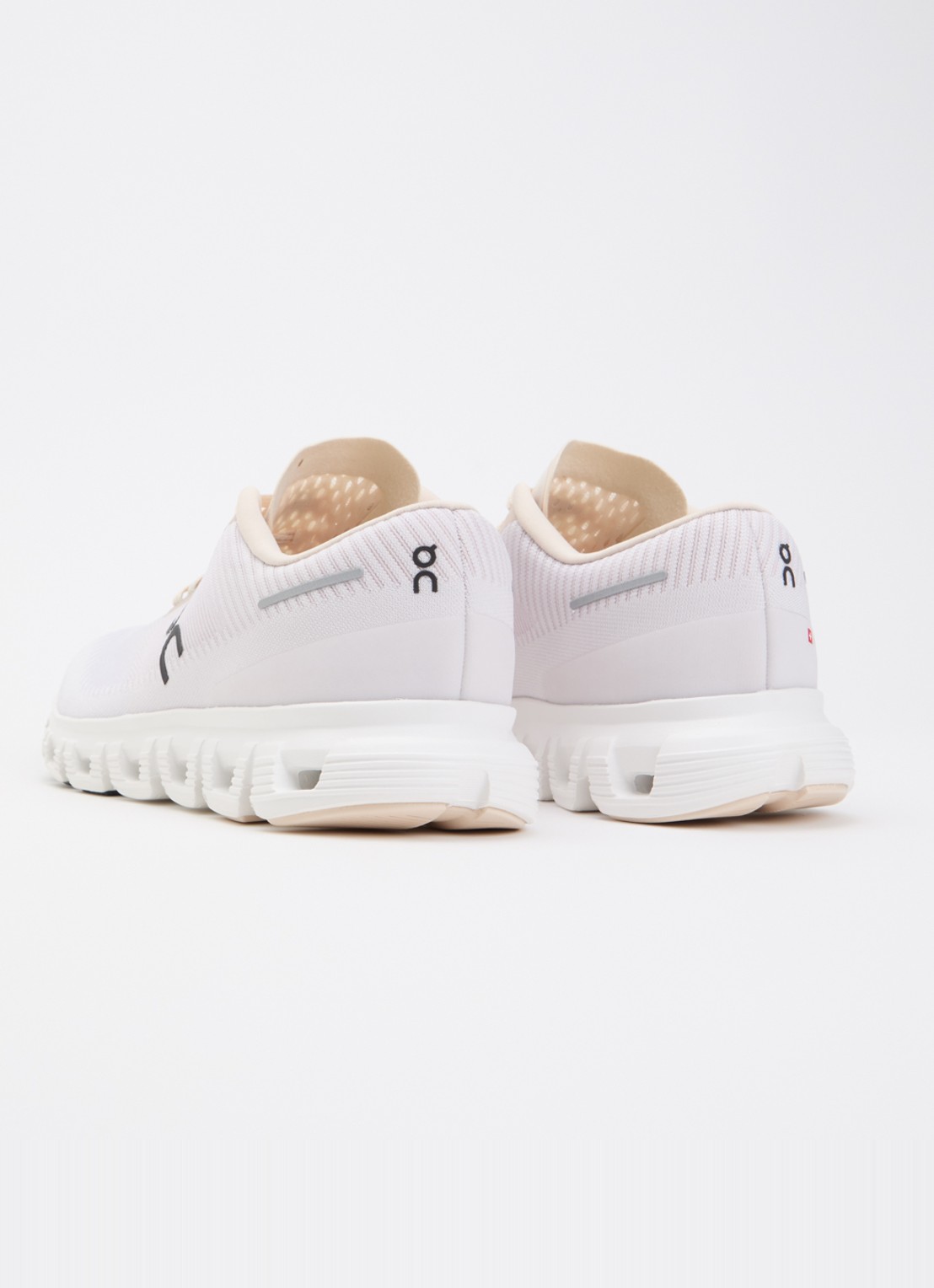 On Cloud 6 Push sportschoen van mesh met logo  - achterkant zand