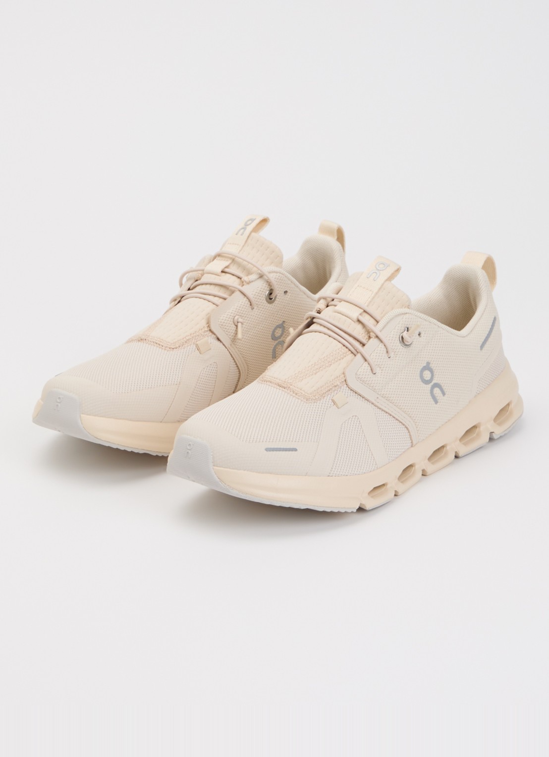 On Cloud Sky sneaker met mesh details - voorkant 2 zand