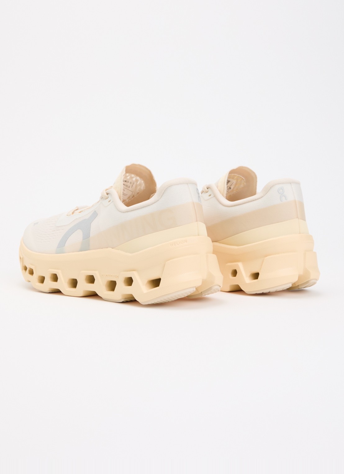 On Cloudmonster 1 hardloopschoen van mesh met logo  - achterkant 2 wit