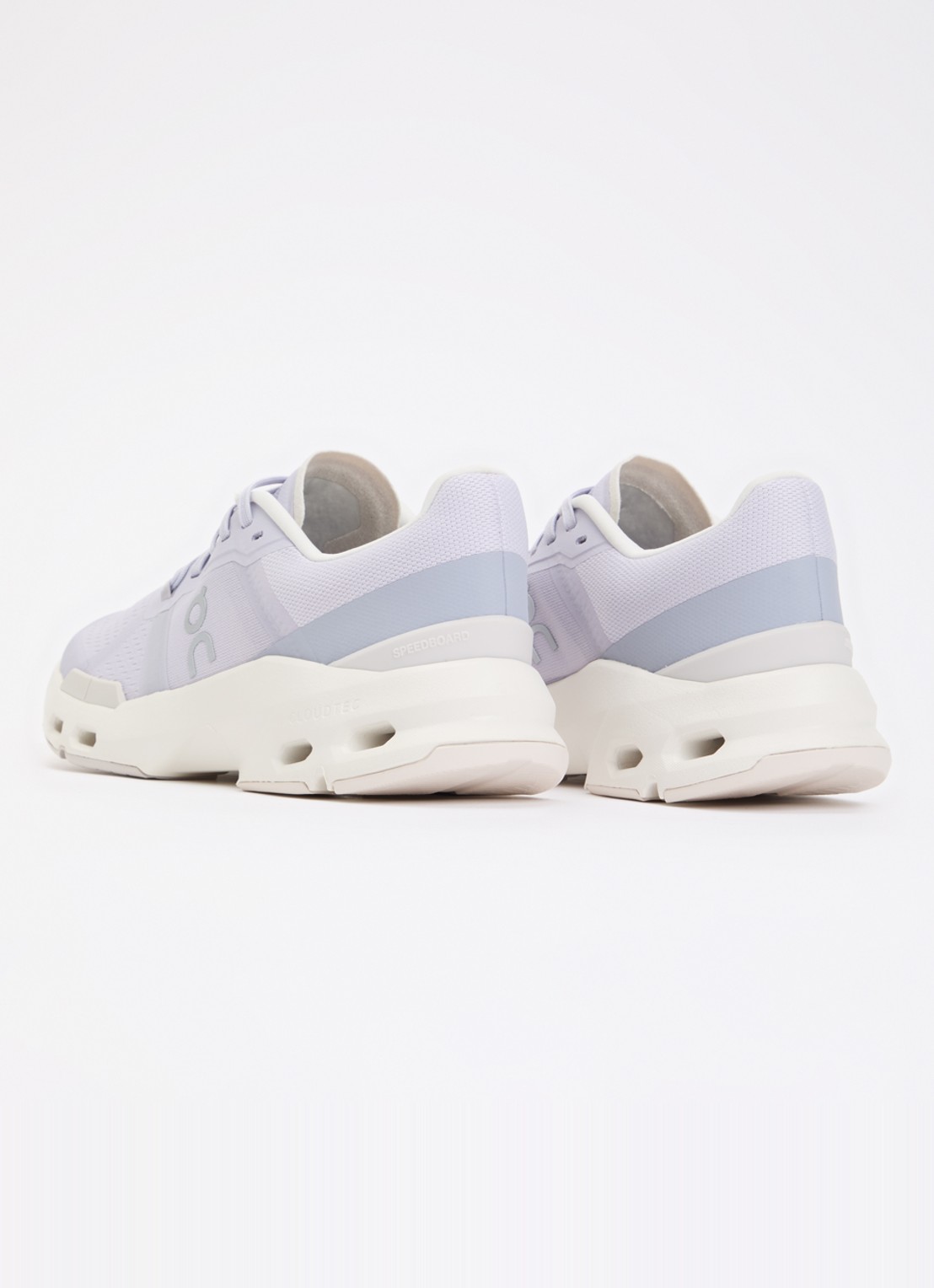 On Cloudpulse sneaker met mesh details - achterkant 4 lichtpaars