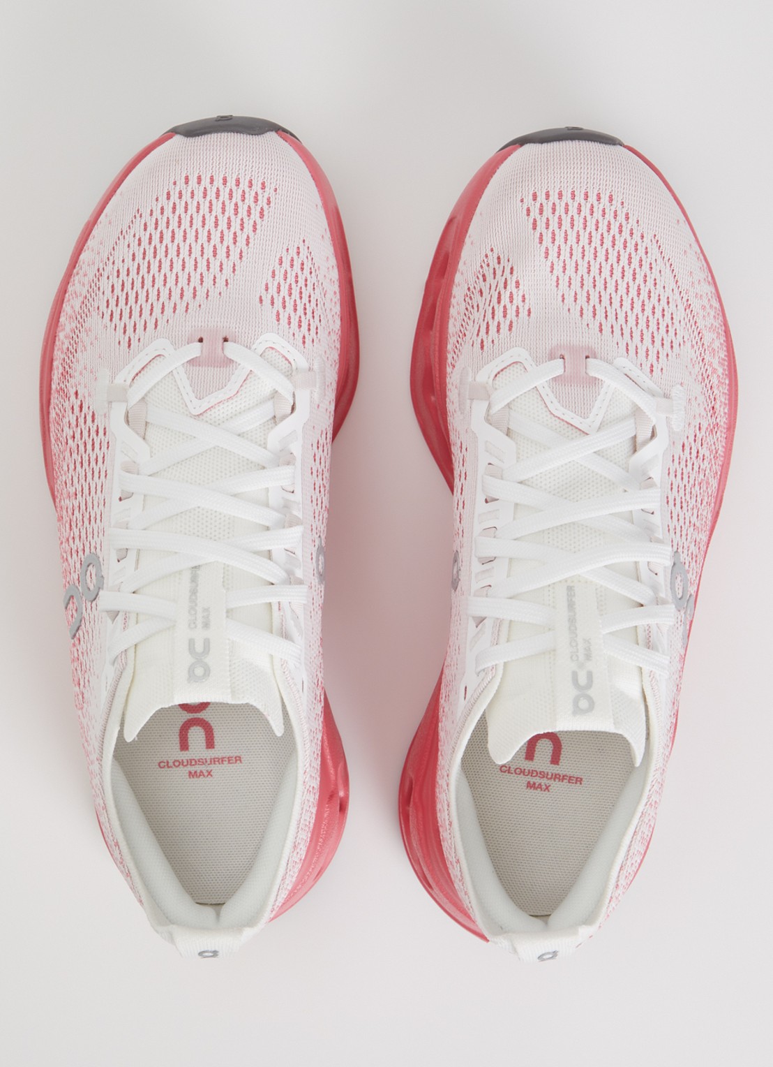 On Cloudsurfer Max sneaker met gebreid bovenwerk - detail 2 roze