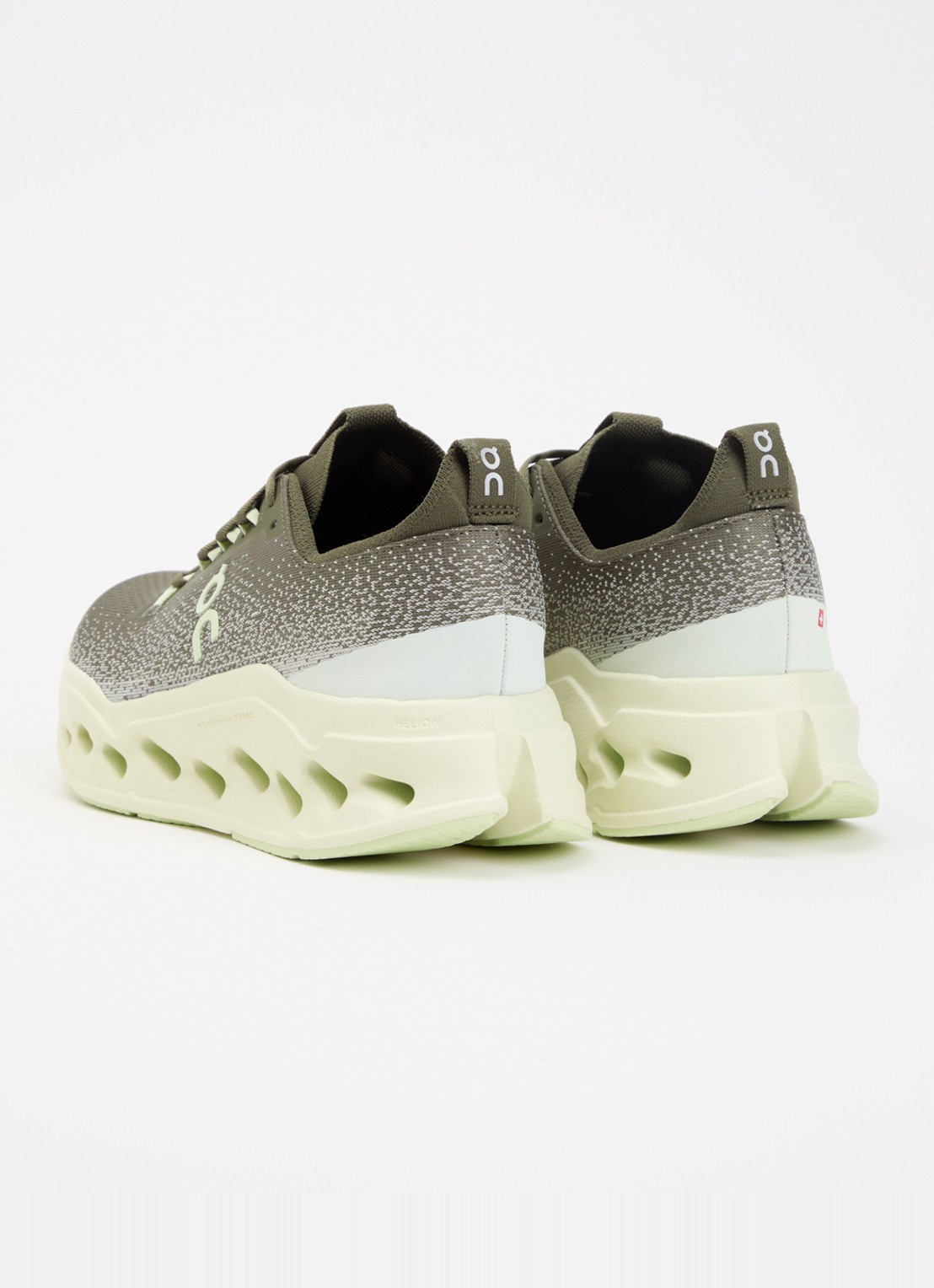 On Cloudsurfer Max sneaker van mesh met logo - achterkant bronsgroen