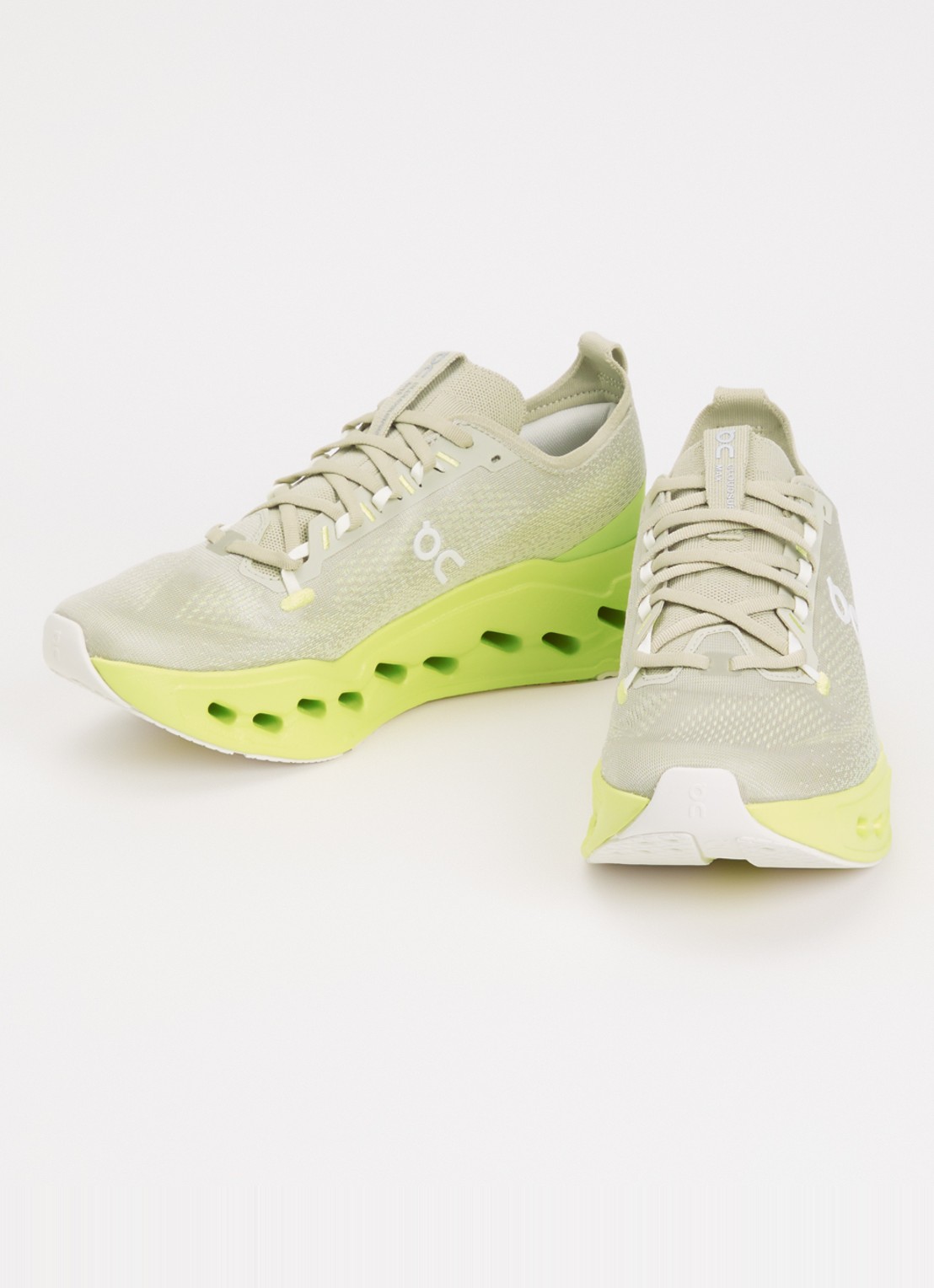 On Cloudsurfer Max sneaker van mesh met logo - detail 2 neongeel