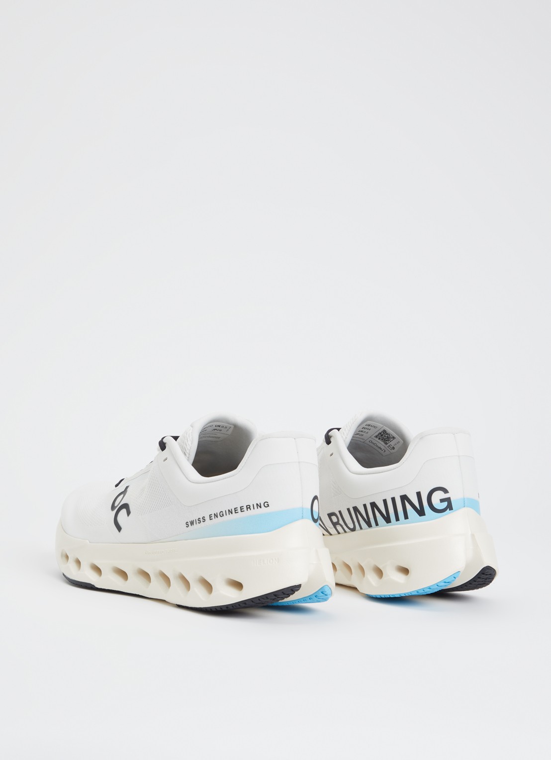 On Cloudsurfer Next hardloopschoen met mesh details - achterkant wit