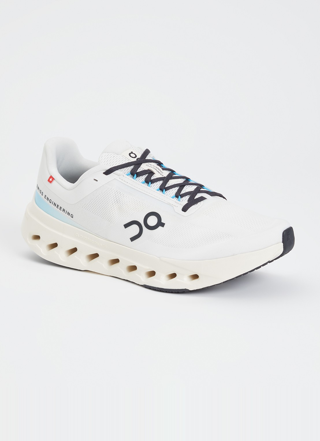 On Cloudsurfer Next hardloopschoen met mesh details - voorkant 2 wit