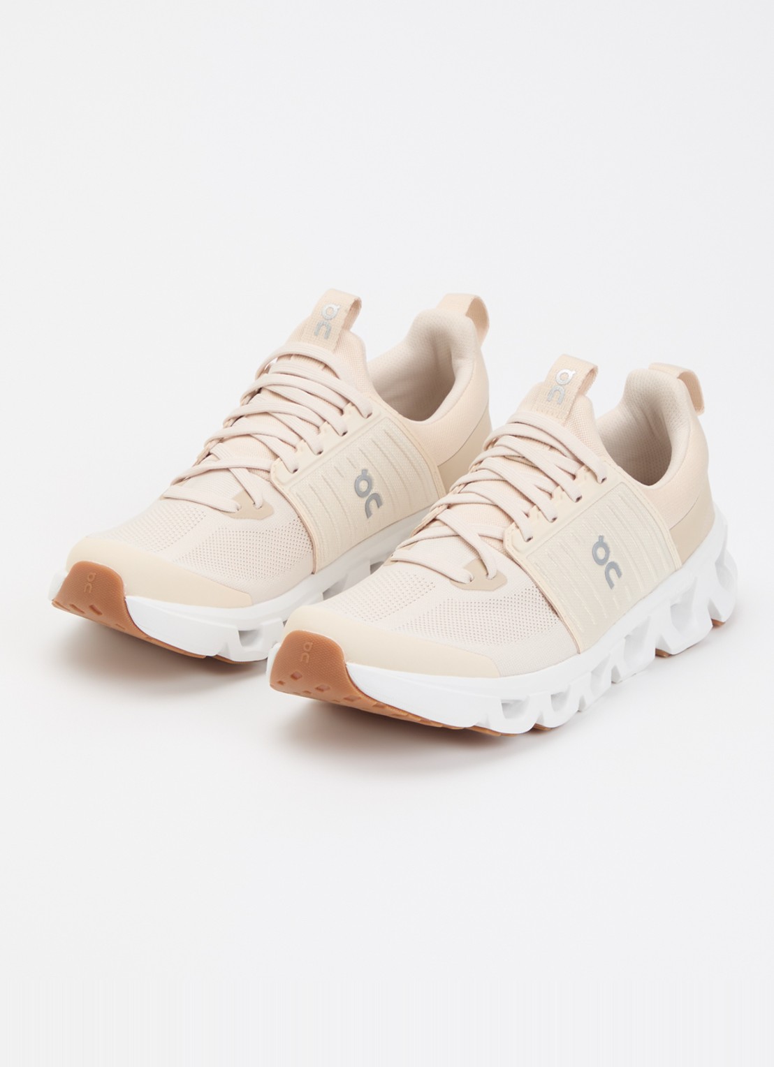 On Cloudswift Youth sneaker met details van mesh - voorkant 3 beige