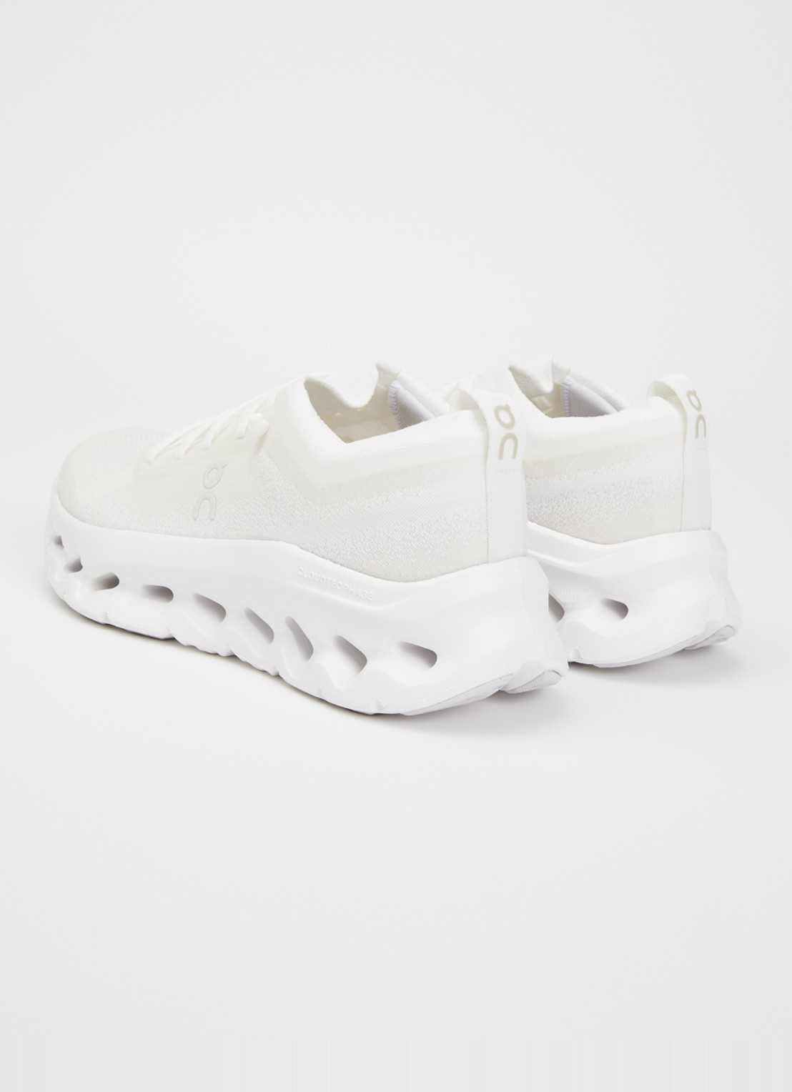 On Cloudtilt Moon sneaker met gebreid bovenwerk - achterkant 5 wit